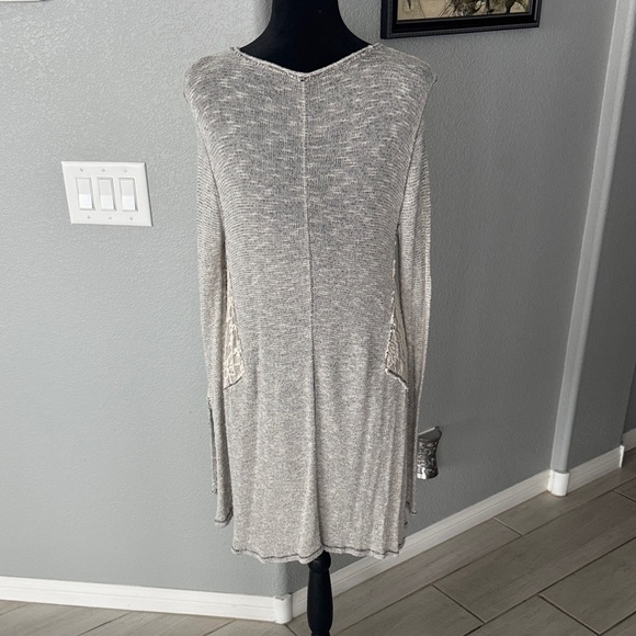 Gorgeous Top!!! - Picture 2 of 2